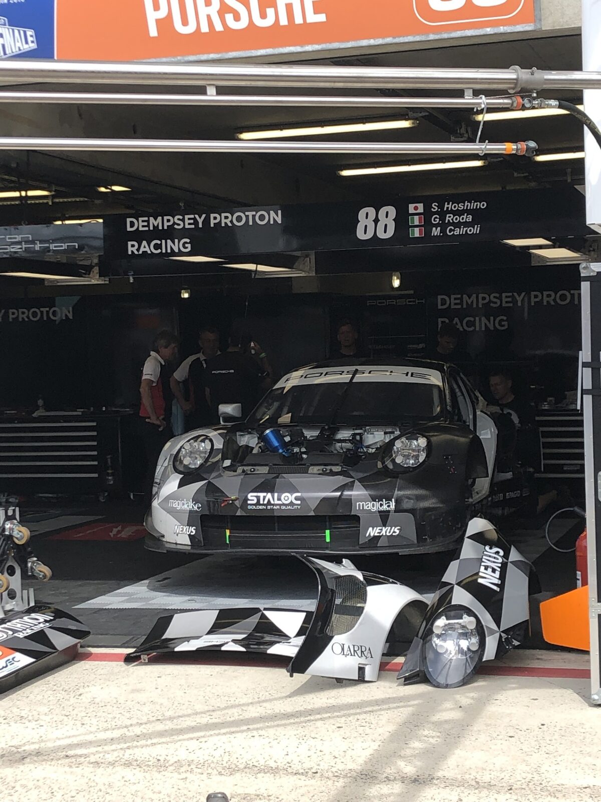 Sécurité d'un événement de sport automobile, stand de course endurance